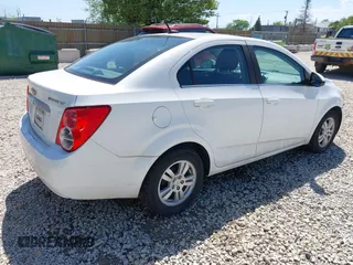 2012 Chevrolet Sonic LT z VIN 1G1JC5SH8C4176795, wystawiony jako IAAI lot #42291906 z przebiegiem Nie podano mil oraz . Historia ofert i sprzedaży dostępna na DreamBid. Obrazek 4.