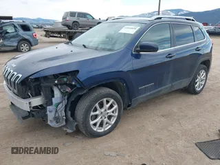 2018 Jeep Cherokee Latitude with VIN 1C4PJMCXXJD532507, listed as a IAAI auction lot 41895858 with 143,571 mi miles. Bid and sale history available at carsss.com. Image 18.