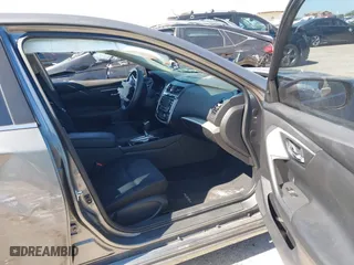2018 Nissan Altima 2.5 SV with VIN 1N4AL3AP1JC102695, listed as a IAAI auction lot 40440992 with 58,063 mi miles. Bid and sale history available at carsss.com. Image 5.