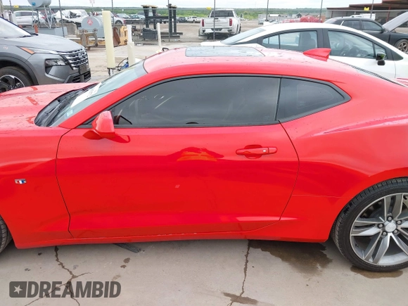 2016 Chevrolet Camaro 2LT z VIN 1G1FD1RS2G0133841, wystawiony jako IAAI lot #41874772 z przebiegiem 104 840 mil mil oraz . Historia ofert i sprzedaży dostępna na DreamBid. Obrazek 15.