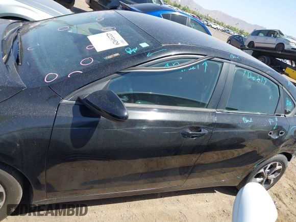 2021 Kia Forte LXS z VIN 3KPF24AD2ME338591, wystawiony jako IAAI lot #42231929 z przebiegiem 86 008 mil mil oraz . Historia ofert i sprzedaży dostępna na DreamBid. Obrazek 15.