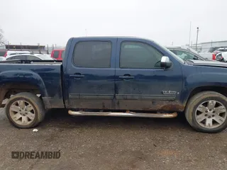 2008 GMC Sierra 1500 SLT z VIN 2GTEC13J981221636, wystawiony jako IAAI lot #41439873 z przebiegiem 260 584 mil mil oraz . Historia ofert i sprzedaży dostępna na DreamBid. Obrazek 13.