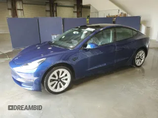 2022 Tesla Model 3 z VIN 5YJ3E1EA6NF371923, wystawiony jako Copart lot #60453295 z przebiegiem 106 738 mil mil oraz Czysty tytuł • Clean title. Historia ofert i sprzedaży dostępna na DreamBid. Obrazek 1.