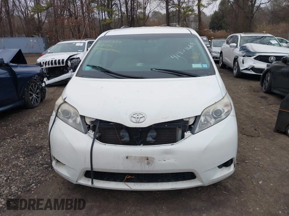 2014 Toyota Sienna LE AAS z VIN 5TDKK3DC9ES511199, wystawiony jako IAAI lot #41901669 z przebiegiem 267 510 mil mil oraz . Historia ofert i sprzedaży dostępna na DreamBid. Obrazek 12.