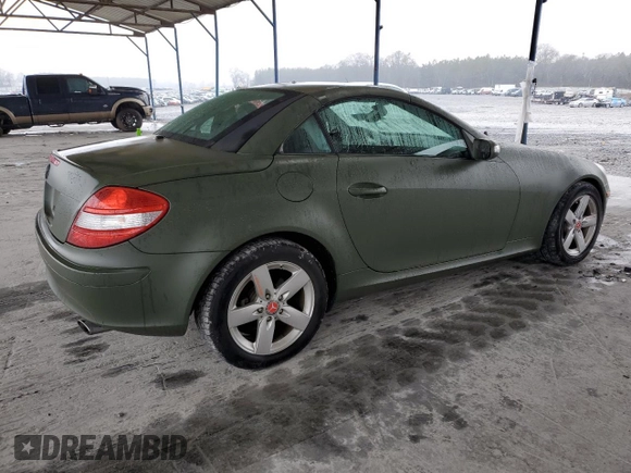 2006 Mercedes-Benz SLK 280 z VIN WDBWK54F66F118722, wystawiony jako Copart lot #42294405 z przebiegiem 180 229 mil mil oraz Szkody całkowita. Historia ofert i sprzedaży dostępna na DreamBid. Obrazek 3.