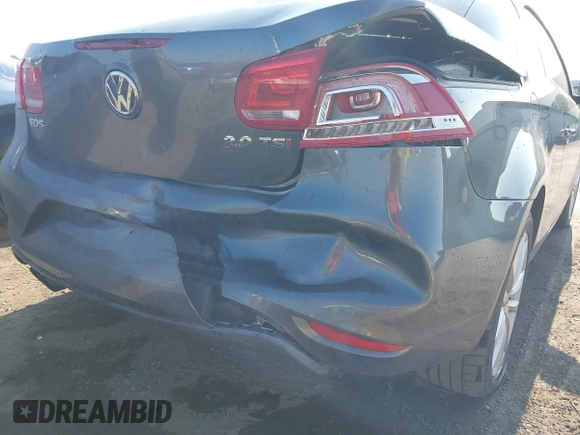2015 Volkswagen Eos Komfort with VIN WVWBW8AH7FV004228, listed as a IAAI auction lot 41659825 with 71,468 mi miles and . Bid and sale history available at DreamBid. Image 17.