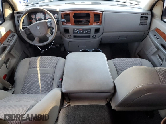 2006 Dodge 1500 SLT z VIN 1D7HA18266S582653, wystawiony jako Copart lot #47625845 z przebiegiem 134 843 mil mil oraz Czysty tytuł • Clean title. Historia ofert i sprzedaży dostępna na DreamBid. Obrazek 8.