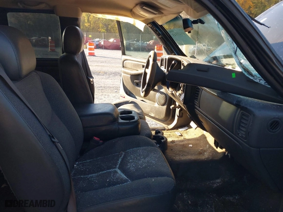 2003 Chevrolet Silverado 1500 Work Truck with VIN 1GCEC19X23Z358414, listed as a IAAI auction lot 40645343 with 207,887 mi miles. Bid and sale history available at carsss.com. Image 5.