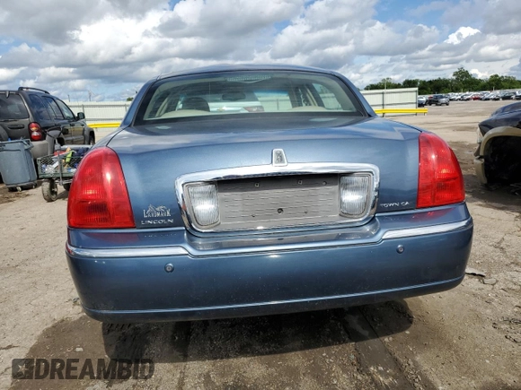 2005 Lincoln Town Car Signature Limited z VIN 1LNHM82W55Y647621, wystawiony jako Copart lot #58532875 z przebiegiem 77 336 mil mil oraz Szkoda całkowita • Salvage title. Historia ofert i sprzedaży dostępna na DreamBid. Obrazek 6.