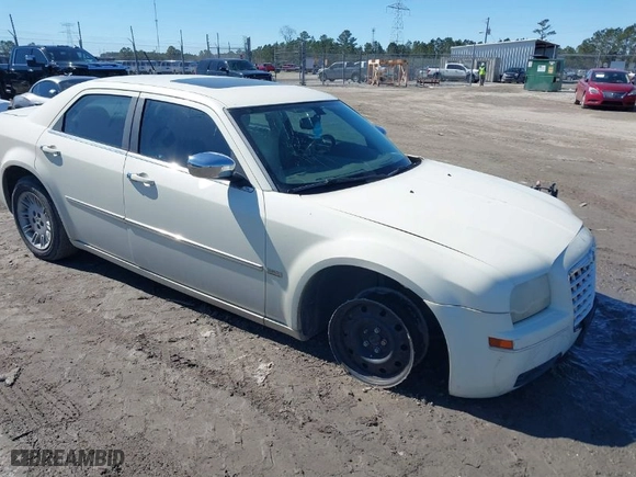 2008 Chrysler 300 Touring with VIN 2C3LA53G58H165408, listed as a IAAI auction lot 41644323 with 127,733 mi miles. Bid and sale history available at carsss.com. Image 1.