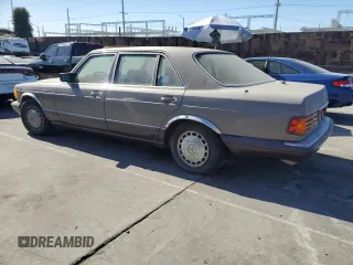 1989 Mercedes-Benz 560 with VIN WDBCA39D7KA428953, listed as a Copart auction lot 80856634 with 243,871 mi miles and Clean Title. Bid and sale history available at DreamBid. Image 2.