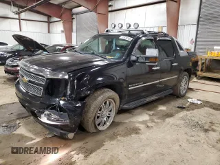 2010 Chevrolet Avalanche LTZ z VIN 3GNVKGE04AG187183, wystawiony jako Copart lot #51828355 z przebiegiem 157 706 mil mil oraz Szkoda całkowita • Salvage title. Historia ofert i sprzedaży dostępna na DreamBid. Obrazek 1.