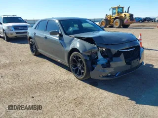 2019 Chrysler 300 with VIN 2C3CCABG8KH538131, listed as a IAAI auction lot 41342680 with 85,878 mi miles. Bid and sale history available at carsss.com. Image 1.