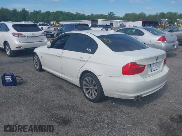 2011 BMW 3 Series 328i xDrive z VIN WBAPK5G53BNN30229, wystawiony jako IAAI lot #42201927 z przebiegiem 140 087 mil mil oraz . Historia ofert i sprzedaży dostępna na DreamBid. Obrazek 3.
