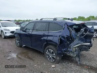 2022 Toyota Highlander XLE with VIN 5TDGZRBH6NS591080, listed as a IAAI auction lot 42271952 with 36,895 mi miles and . Bid and sale history available at DreamBid. Image 3.