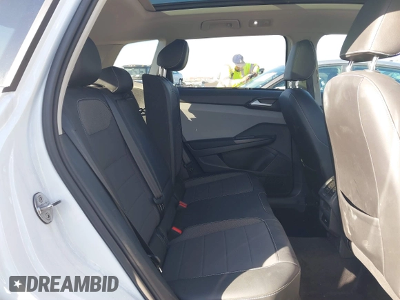 2022 Volkswagen Taos SE z VIN 3VVLX7B20NM097528, wystawiony jako IAAI lot #41152253 z przebiegiem 45 607 mil mil oraz . Historia ofert i sprzedaży dostępna na DreamBid. Obrazek 8.
