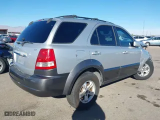 2005 Kia Sorento LX with VIN KNDJD733655414238, listed as a IAAI auction lot 41506853 with 170,062 mi miles. Bid and sale history available at carsss.com. Image 4.