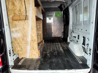 2016 Ford Transit z VIN 1FTYR2XM0GKA06408, wystawiony jako IAAI lot #42818715 z przebiegiem 170 021 mil mil oraz . Historia ofert i sprzedaży dostępna na DreamBid. Obrazek 6.