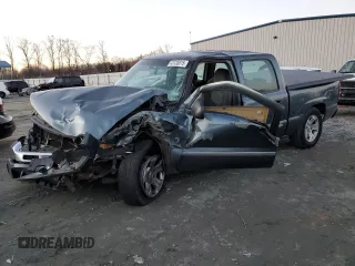 2006 GMC Sierra 1500 SL z VIN 2GTEC13V961332509, wystawiony jako Copart lot #43133815 z przebiegiem 641 652 mil mil oraz Szkoda całkowita • Salvage title. Historia ofert i sprzedaży dostępna na DreamBid. Obrazek 1.