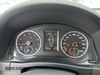 2011 Volkswagen Tiguan SEL with VIN WVGBV7AX7BW531576, listed as a Copart auction lot 44854455 with 224,729 mi miles and Clean Title. Bid and sale history available at DreamBid. Image 8.