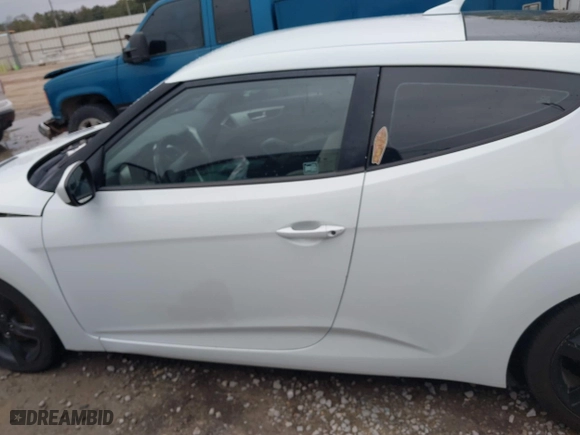 2014 Hyundai Veloster with VIN KMHTC6AD7EU217470, listed as a IAAI auction lot 41286296 with 150,034 mi miles. Bid and sale history available at carsss.com. Image 15.
