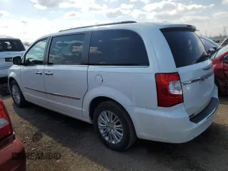 2015 Chrysler Town & Country Touring L z VIN 2C4RC1CG9FR610961, wystawiony jako Copart lot #52719965 z przebiegiem 150 148 mil mil oraz Szkoda całkowita • Salvage title. Historia ofert i sprzedaży dostępna na DreamBid. Obrazek 2.