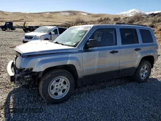 2014 Jeep Patriot Sport z VIN 1C4NJPBA1ED869692, wystawiony jako Copart lot #46869865 z przebiegiem 85 411 mil mil oraz Szkoda całkowita • Salvage title. Historia ofert i sprzedaży dostępna na DreamBid. Obrazek 1.