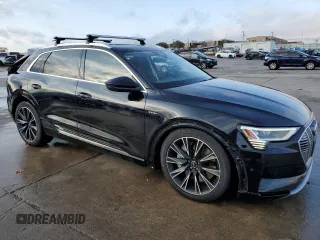 2021 Audi e-tron Premium Plus with VIN WA1LAAGE3MB014433, listed as a Copart auction lot 83881024 with 32,126 mi miles and Clean Title. Bid and sale history available at DreamBid. Image 4.