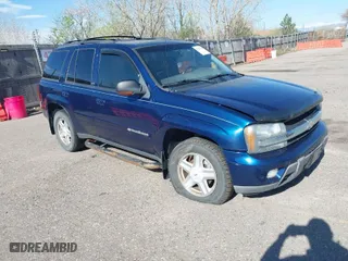 2002 Chevrolet TrailBlazer LS with VIN 1GNDT13S122152637, listed as a IAAI auction lot 42035449 with 206,082 mi miles. Bid and sale history available at carsss.com. Image 1.