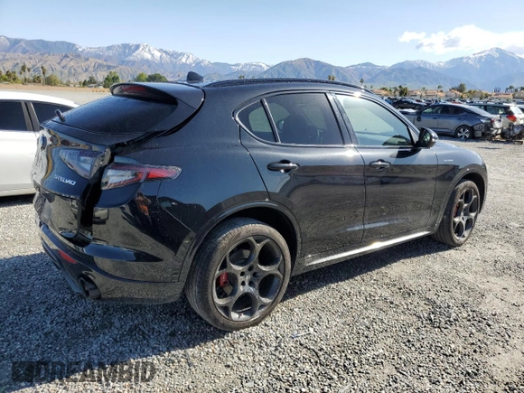 2024 Alfa Romeo Stelvio Ti z VIN ZASPAKBN3R7D79474, wystawiony jako Copart lot #50245995 z przebiegiem 14 558 mil mil oraz Szkoda całkowita • Salvage title. Historia ofert i sprzedaży dostępna na DreamBid. Obrazek 3.