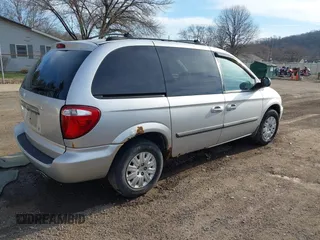 2005 Chrysler Town & Country with VIN 1C4GP45R55B238222, listed as a IAAI auction lot 41780737 with 166,880 mi miles. Bid and sale history available at carsss.com. Image 4.