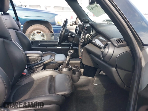 2017 MINI Convertible Cooper S z VIN WMWWG9C36H3C81439, wystawiony jako IAAI lot #41480915 z przebiegiem 64 104 mil mil oraz . Historia ofert i sprzedaży dostępna na DreamBid. Obrazek 5.