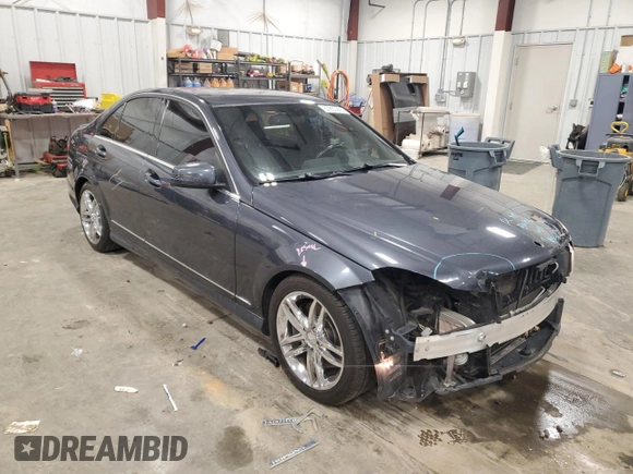2013 Mercedes-Benz C 300 Sport z VIN WDDGF8AB1DR259700, wystawiony jako Copart lot #57857905 z przebiegiem 127 083 mil mil oraz Czysty tytuł • Clean title. Historia ofert i sprzedaży dostępna na DreamBid. Obrazek 4.