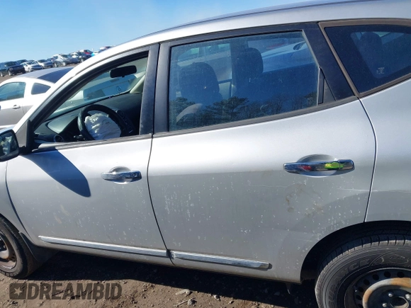 2011 Nissan Rogue SV z VIN JN8AS5MT6BW188611, wystawiony jako IAAI lot #41439421 z przebiegiem 134 990 mil mil oraz . Historia ofert i sprzedaży dostępna na DreamBid. Obrazek 14.