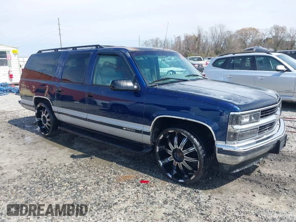 1996 Chevrolet Suburban with VIN 1GNEC16R3TJ375251, listed as a IAAI auction lot 41687460 with 262,907 mi miles. Bid and sale history available at carsss.com. Image 1.