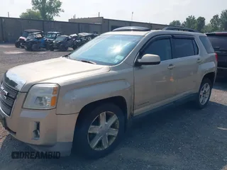 2010 GMC Terrain SLE-2 z VIN 2CTFLEEY6A6252040, wystawiony jako IAAI lot #42750227 z przebiegiem Nie podano mil oraz . Historia ofert i sprzedaży dostępna na DreamBid. Obrazek 2.