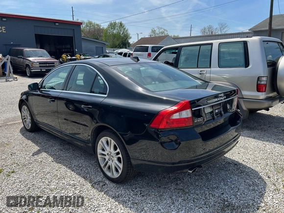 2007 Volvo S80 V8 with VIN YV1AH852471023365, listed as a IAAI auction lot 42123601 with 181,428 mi miles. Bid and sale history available at carsss.com. Image 3.