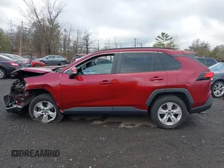 2020 Toyota RAV4 XLE with VIN 2T3P1RFV4LW115588, listed as a IAAI auction lot 40821216 with 60,697 mi miles. Bid and sale history available at carsss.com. Image 14.