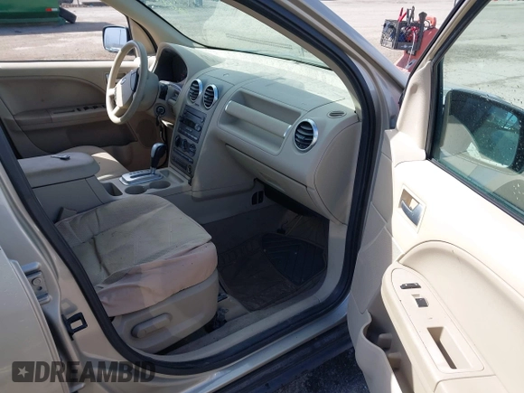 2005 Ford Freestyle SE with VIN 1FMZK04195GA48126, listed as a IAAI auction lot 42046818 with 0 mi miles. Bid and sale history available at carsss.com. Image 5.