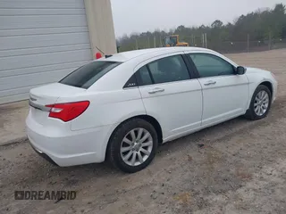 2013 Chrysler 200 Limited with VIN 1C3CCBCB8DN568054, listed as a IAAI auction lot 41506726 with 137,318 mi miles. Bid and sale history available at carsss.com. Image 4.