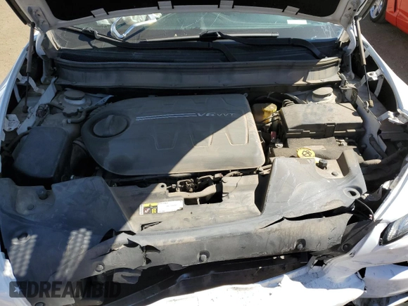 2015 Jeep Cherokee Latitude z VIN 1C4PJMCSXFW746980, wystawiony jako Copart lot #50666645 z przebiegiem 91 864 mil mil oraz Szkoda całkowita • Salvage title. Historia ofert i sprzedaży dostępna na DreamBid. Obrazek 13.