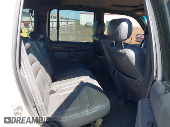 2000 Ford Explorer Limited с VIN 1FMDU75E9YZC41559, выставлен на аукционе IAAI как лот 42653084 с пробегом 268 882 миль миль и . История ставок и продаж доступна на DreamBid. Изображение 8.