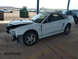 2001 Ford Mustang Deluxe z VIN 1FAFP44401F174830, wystawiony jako Copart lot #59810595 z przebiegiem Nie podano mil oraz Szkoda całkowita • Salvage title. Historia ofert i sprzedaży dostępna na DreamBid. Obrazek 1.