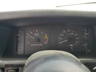 1988 Ford Mustang z VIN 1FABP44A1JF228656, wystawiony jako Copart lot #49451215 z przebiegiem 42 754 mil mil oraz Czysty tytuł • Clean title. Historia ofert i sprzedaży dostępna na DreamBid. Obrazek 9.