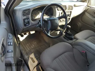 2004 Chevrolet Blazer LS z VIN 1GNCT18X94K116116, wystawiony jako Copart lot #42378015 z przebiegiem 112 272 mil mil oraz Czysty tytuł • Clean title. Historia ofert i sprzedaży dostępna na DreamBid. Obrazek 8.