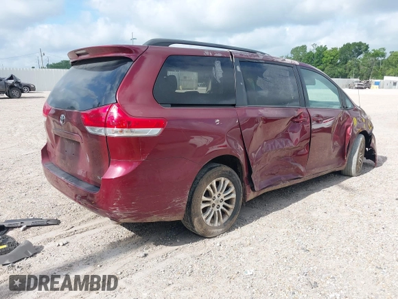 2013 Toyota Sienna XLE AAS z VIN 5TDYK3DC5DS380894, wystawiony jako IAAI lot #42271097 z przebiegiem 145 494 mil mil oraz . Historia ofert i sprzedaży dostępna na DreamBid. Obrazek 4.