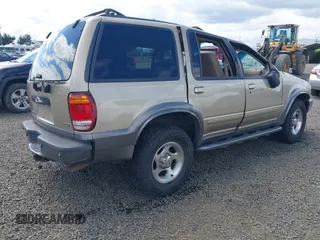 2000 Ford Explorer XLT с VIN 1FMDU73E8YZB25725, выставлен на аукционе IAAI как лот 42301572 с пробегом 213 805 миль миль и . История ставок и продаж доступна на DreamBid. Изображение 4.