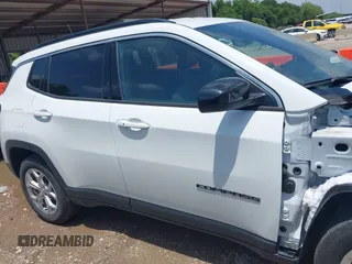 2024 Jeep Compass Latitude with VIN 3C4NJDBN6RT132814, listed as a IAAI auction lot 42437911 with 32,189 mi miles and . Bid and sale history available at DreamBid. Image 13.