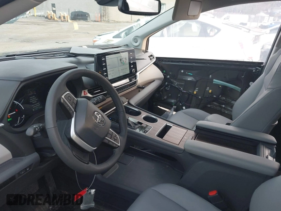 2024 Toyota Sienna XLE with VIN 5TDJSKFC9RS152557, listed as a IAAI auction lot 41898789 with 3,136 mi miles and . Bid and sale history available at DreamBid. Image 5.