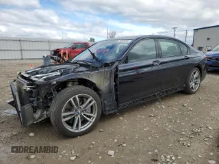 2019 BMW 7 Series 750i xDrive with VIN WBA7F2C57KB240408, listed as a Copart auction lot 75825244 with 125,702 mi miles and Salvage Title. Bid and sale history available at carsss.com. Image 1.